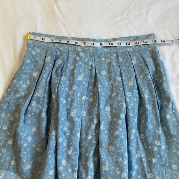 Floral Mini Skirt Size Medium - Picture 4 of 6